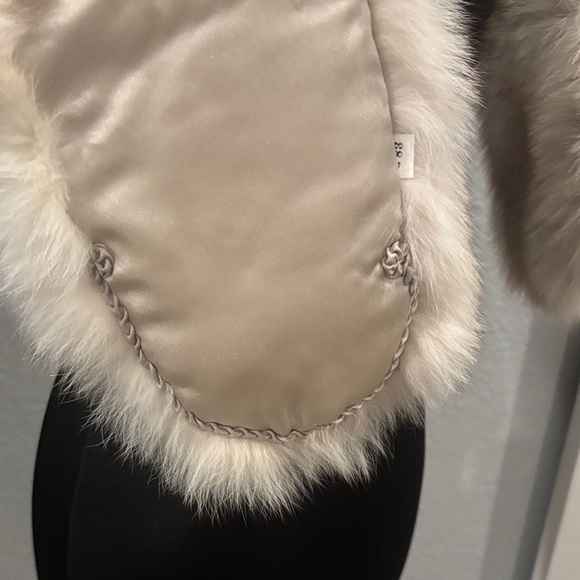 Saga Furs Elegant Beige Fur Wrap - Picture 4 of 5